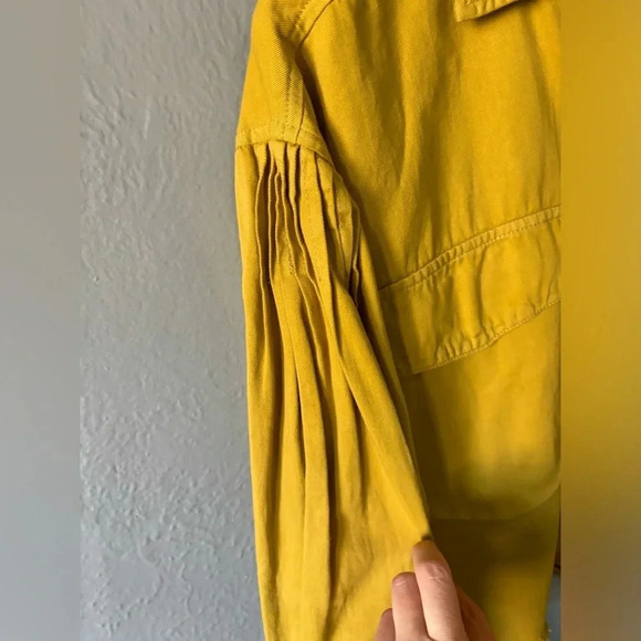Evidnt | citrine | yellow | crop | raw hem | button | lightweight | jacket | s - Picture 11 of 11